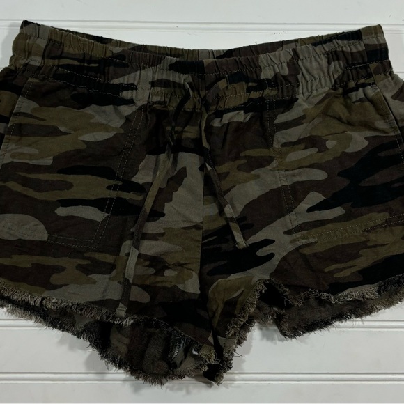 Express Camouflage Camo Shorts Raw Hem Womens Size Small Linen Drawstring - Picture 2 of 12